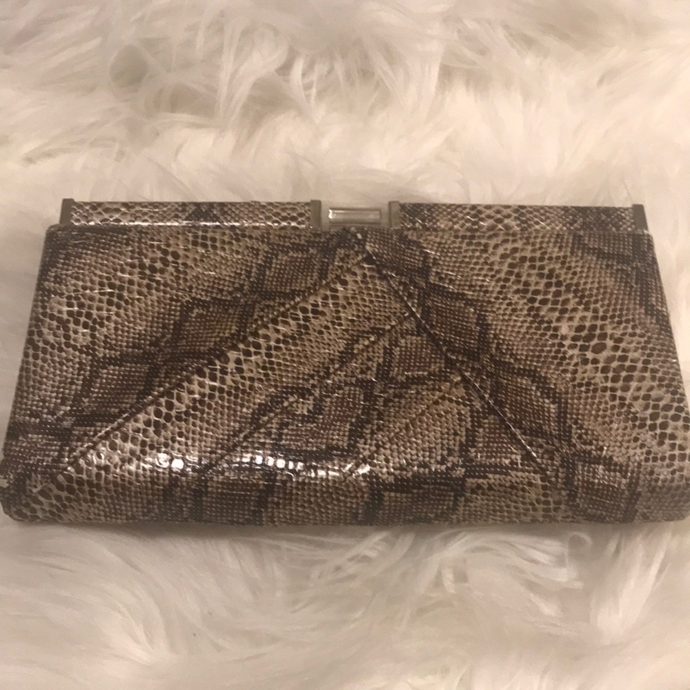 💯😎💯 Stylish snakeskin clutch